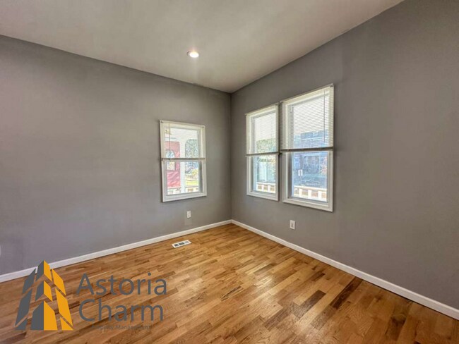 Building Photo - 3004 Clifton Ave