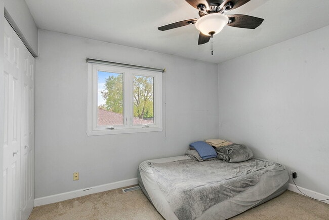 Building Photo - 121 Millis Ln