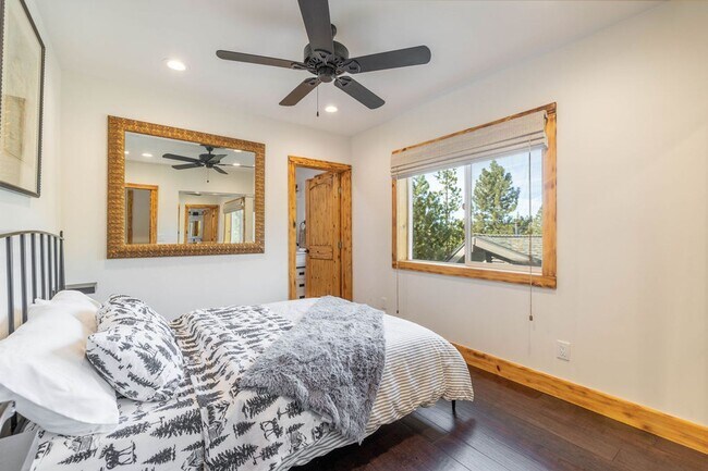 Building Photo - Stunning 4-Bedroom Home with Amazing Views, EV Charger & Solar in Big Bear!