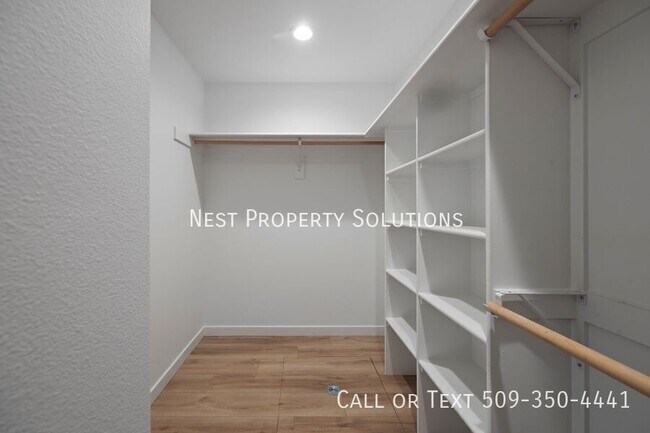 Building Photo - 914 N Washington Ct