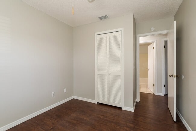 Building Photo - 2845 Collins Ave
