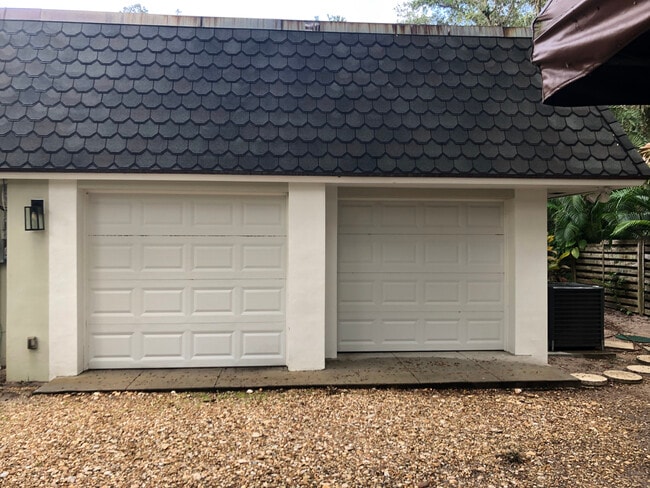 attached garage - 400 Live Oak Rd
