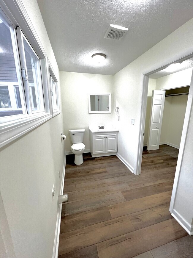 Building Photo - 211 Marian Ave