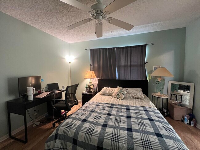 Building Photo - 1150 Boxwood Dr