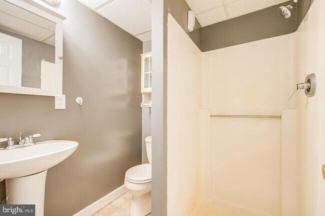 Building Photo - 351 Skyview Dr