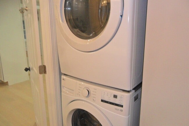 Building Photo - 400 Concord St