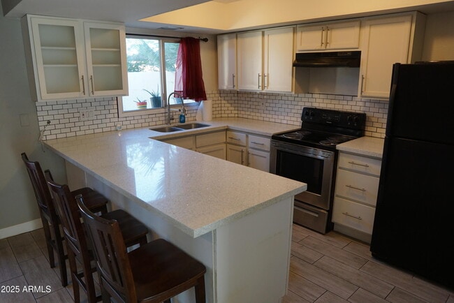 Building Photo - 4501 S Mill Ave