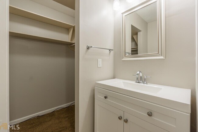 Building Photo - 3097 Colonial Way