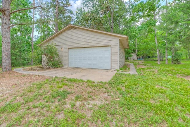 Building Photo - 330 Oak Tree Dr