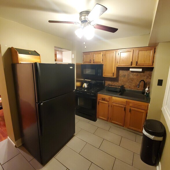 Building Photo - 1222 N Spring St