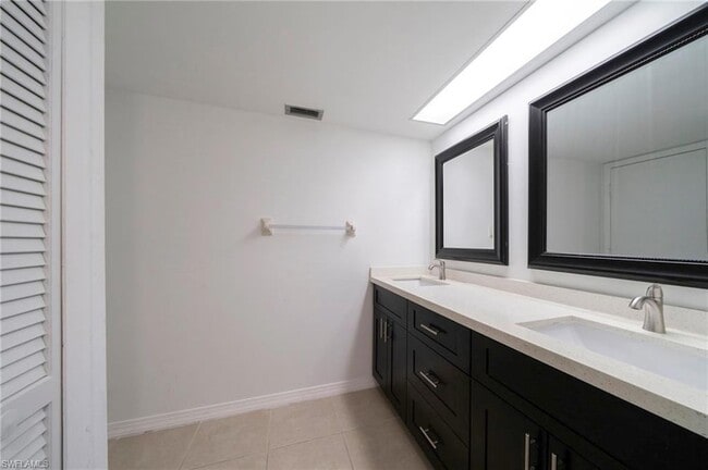 Building Photo - 17451 Silver Fox Dr