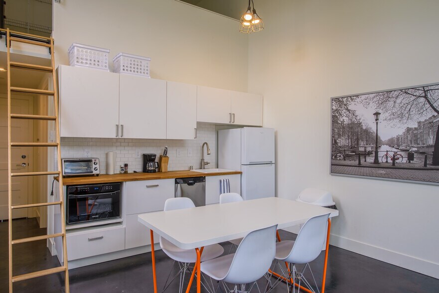 Building Photo - 1412 20th Ave