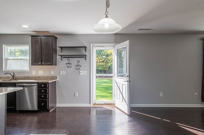 Building Photo - Available on July 10! Experience modern comfort in this spacious 4+ bedroom home