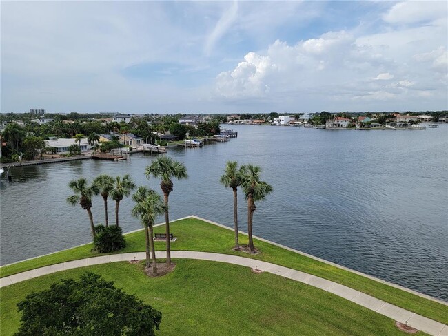 Building Photo - 8041 Sailboat Key Blvd S
