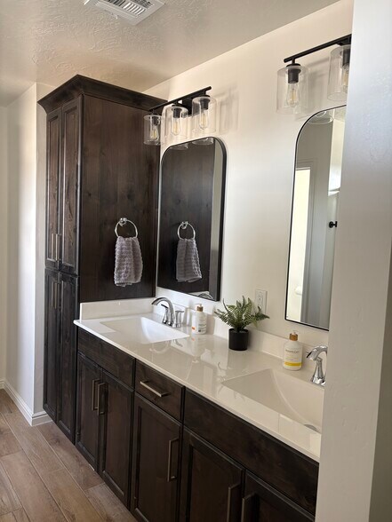 Building Photo - 391 S Deep Creek Dr