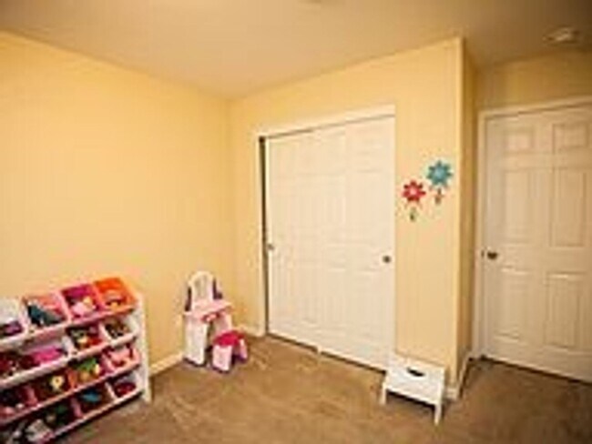 Building Photo - Beautiful Granville Managed 3 Bedroom 2 Ba...