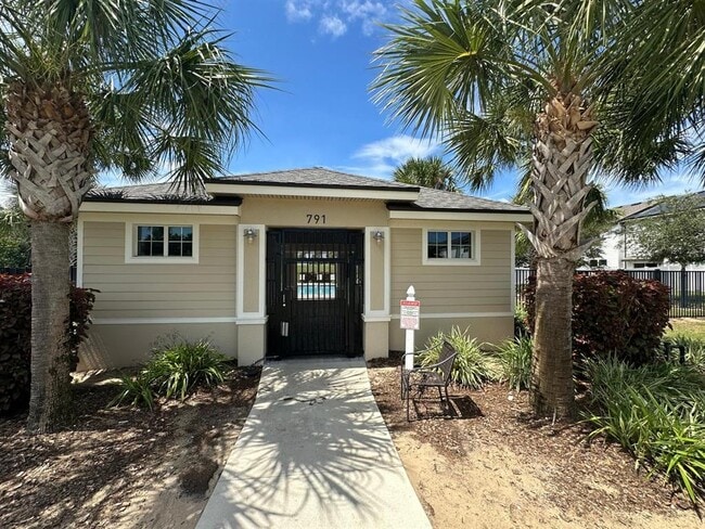 Building Photo - 118 Mandovi St