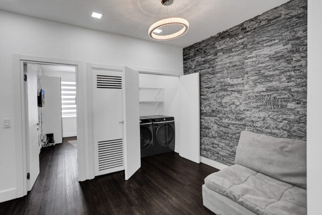 Building Photo - 3824 SW 49th Pl