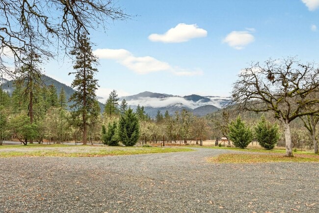 Building Photo - 860 Humbug Creek Rd