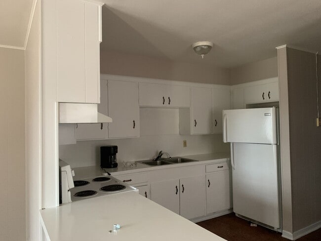 Building Photo - 616 Jeanette St