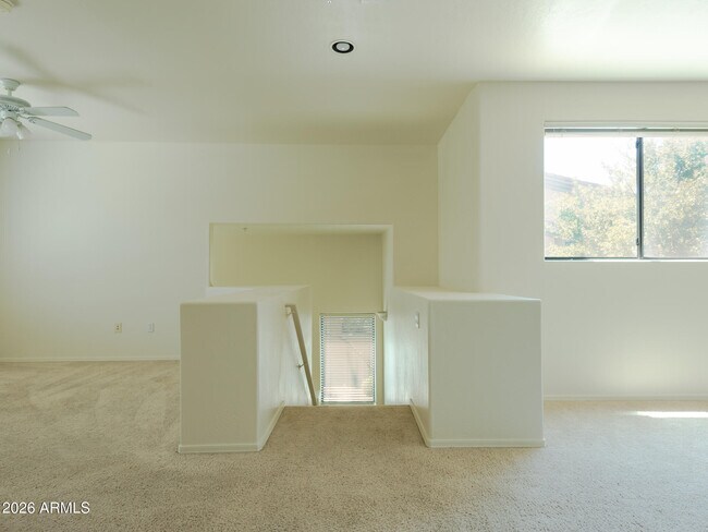 Building Photo - 705 W Queen Creek Rd
