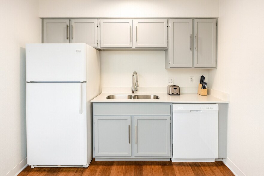 Building Photo - 1040 Clayton Ln