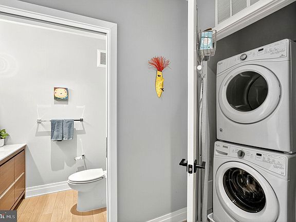 Building Photo - 900 11th St SE