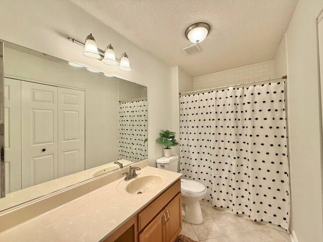 Building Photo - Recently Remodeled 4BD, 2.5BA North Raleig...