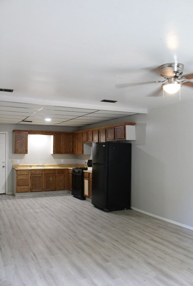 Building Photo - Pierce City Townhouse - $200 Off 1st Month...