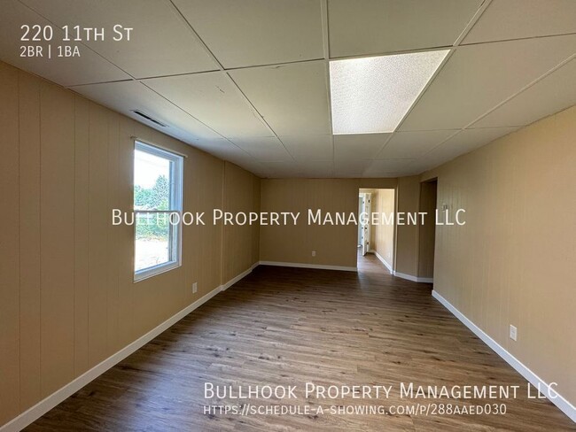 Building Photo - 220 11th St