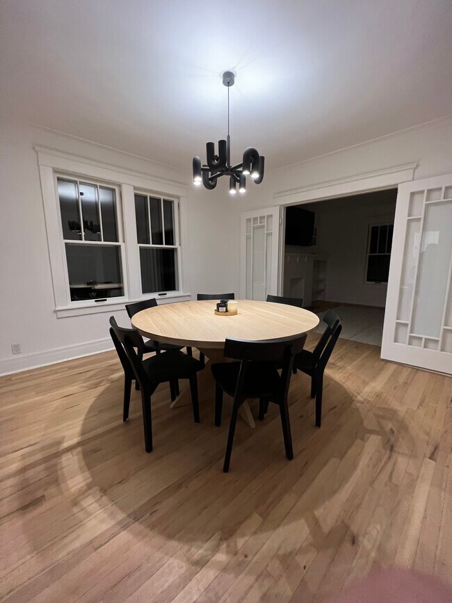 Building Photo - 528 Fellows Ave