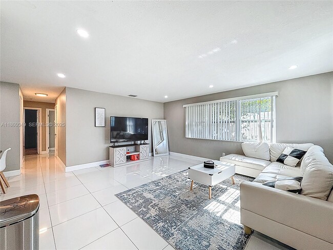 Building Photo - 921 NW 14th St