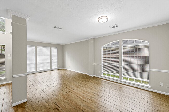 Building Photo - 8827 Lawncliff Ln