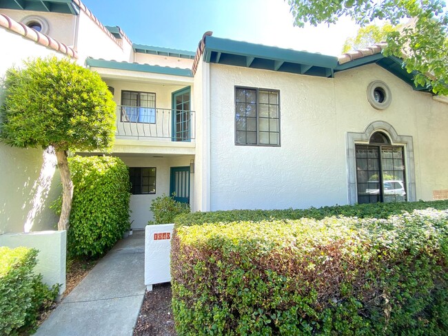 Building Photo - 3BD 3BA Condo in Andalusia Gated Community...