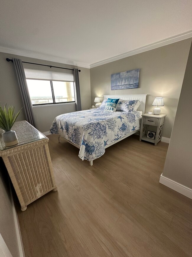 Building Photo - Pelican Watch