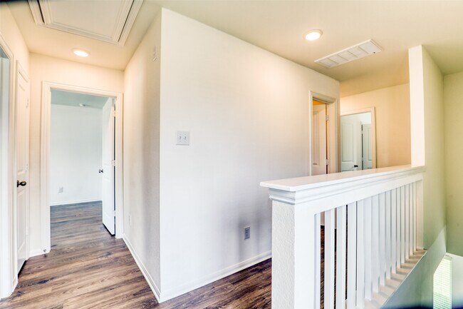 Building Photo - 407 Magnolia Ln