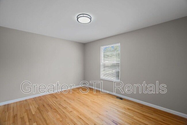 Building Photo - 2115 Campus Dr