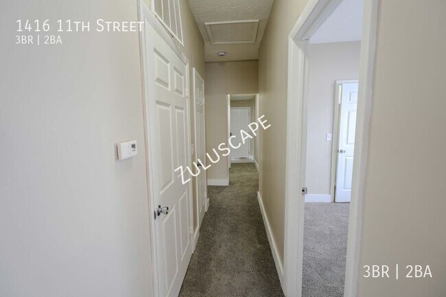 Building Photo - 1416 W 11th St