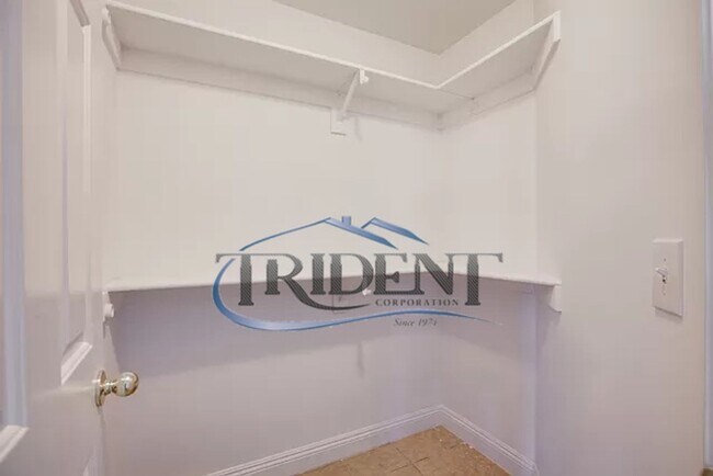 Building Photo - Beautiful home located in a culdesac