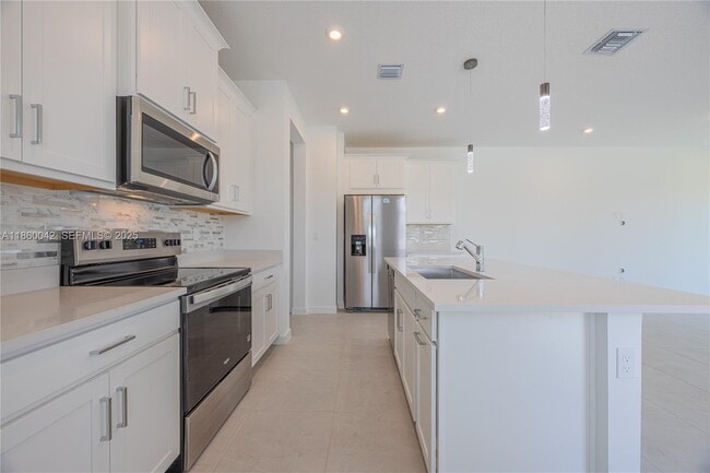 Building Photo - 7064 Channing Ave