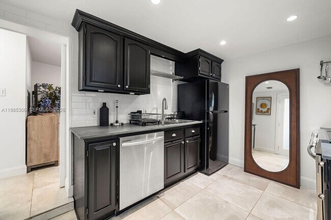 Building Photo - 151 NE 43rd St