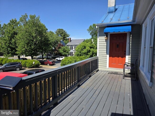 Building Photo - 1408 Caroline St