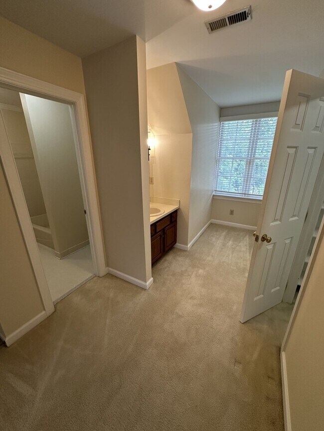 Building Photo - 609 Crabbery Ln