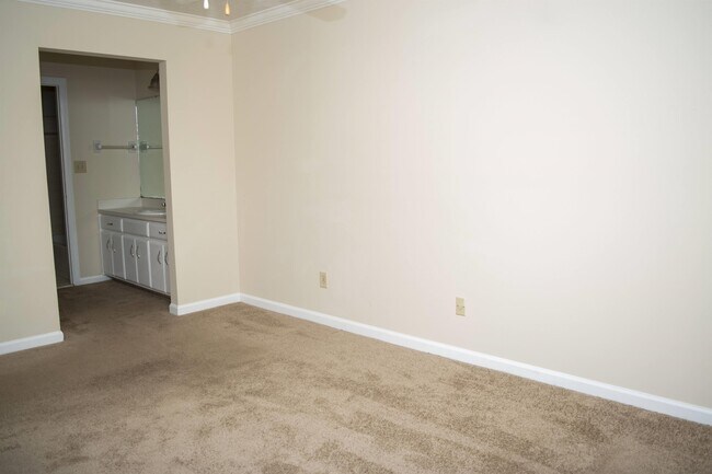 Building Photo - 1615 Woodmere Loop