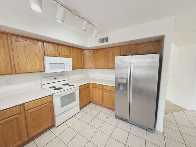 Building Photo - MOVE IN SPECIALS!! 15 DAYS RENT FREE!! Wonderful large, 4 br 2.5 ba family home in Johnson Ranch