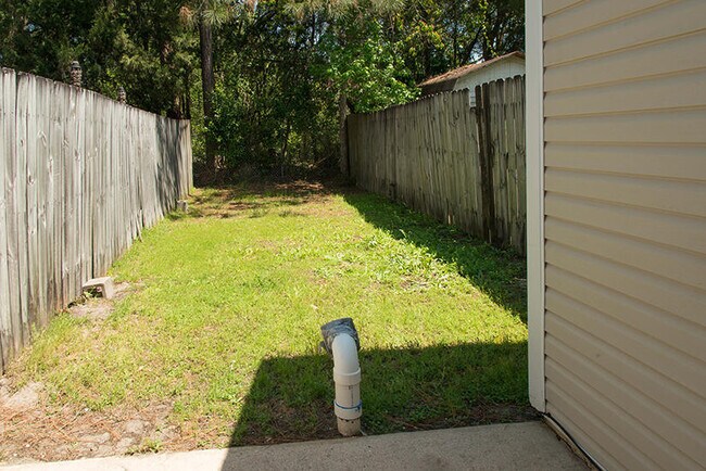 Building Photo - 705 Terrance Ct