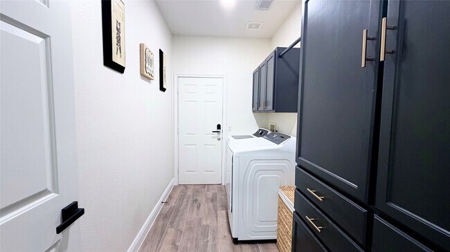 Building Photo - 2708 Sunnycreek Ln