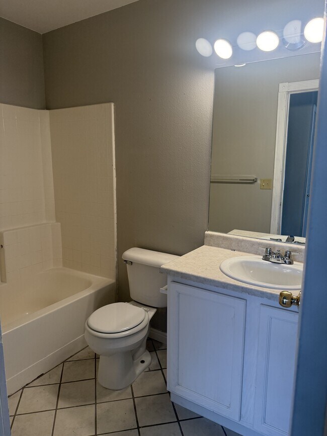 Building Photo - 461 E 740 N