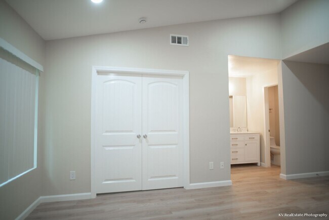 Building Photo - 4 Bed/ 2 bath House in Rancho Penasquitos
