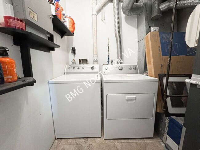 Building Photo - 6600 Dunwich Way